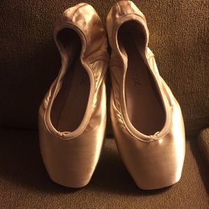 New Capezio Airess, Ballet Pointe Shoes!